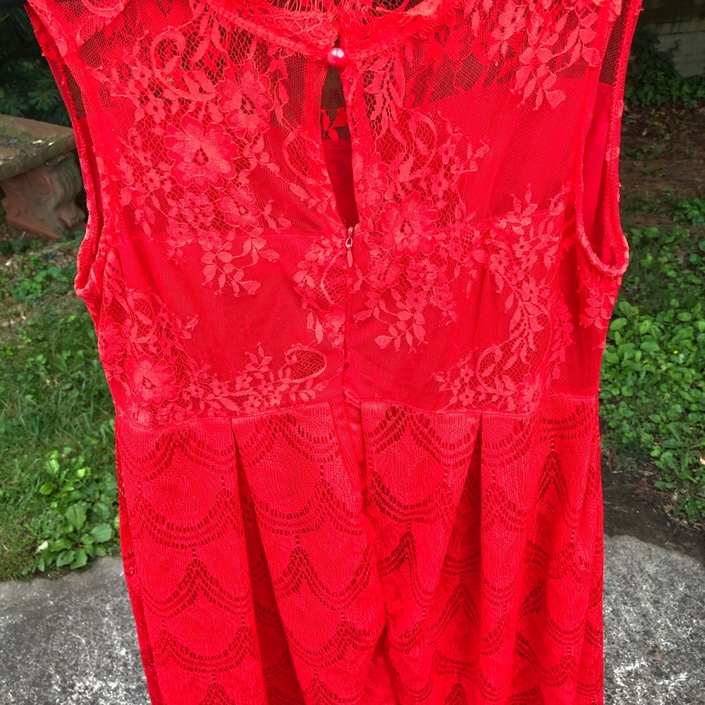 Red dress - Picture 2 of 4